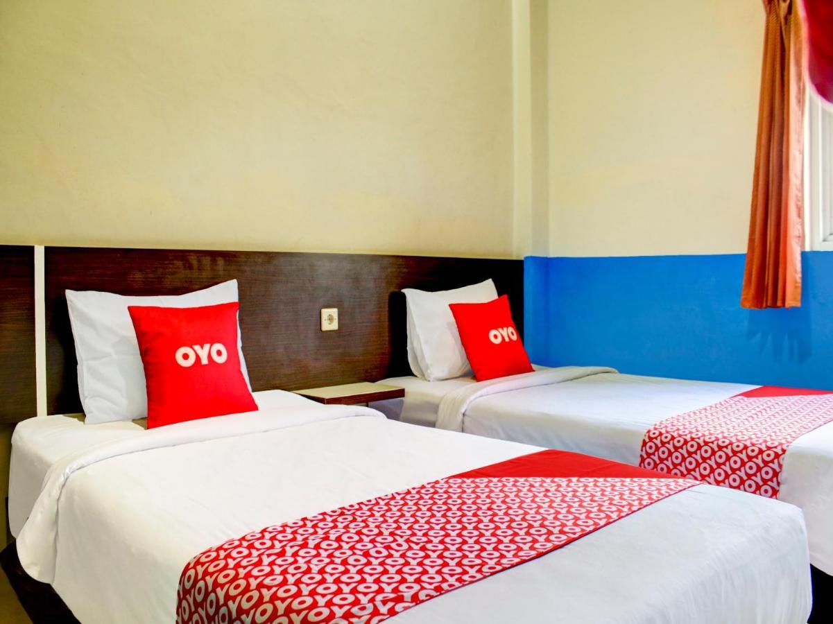 Oyo 90162 Remboelan Guest House Sungai Lutus Exterior foto